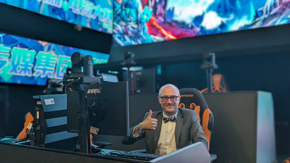 AlbertoNuzzo's tweet photo. Oggi con un treno ai 347Km/h abbiamo raggiunto la città di #tianjin 
"Sino-Singapore Tianjin Eco-City" una struttura che ospita gli e-sport.  La struttura ospita un'arena dedicata al gaming e numerose sale dedicate agli e-sport, spazi comuni, spazi ricreativi

#comunedibologna https://t.co/iZSt64NOnb