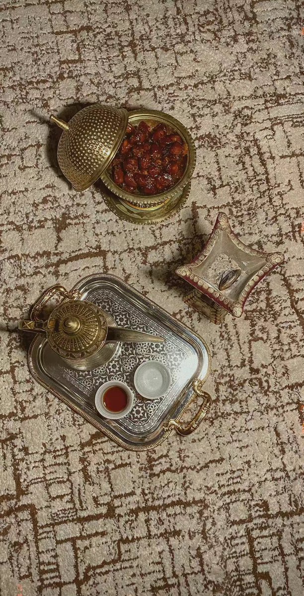 i2Mrs's tweet photo. "عليك ساقتني مقادير الأيّام
ضايق وأدوّر في سوالفك راحة" https://t.co/S80mEwvj7m