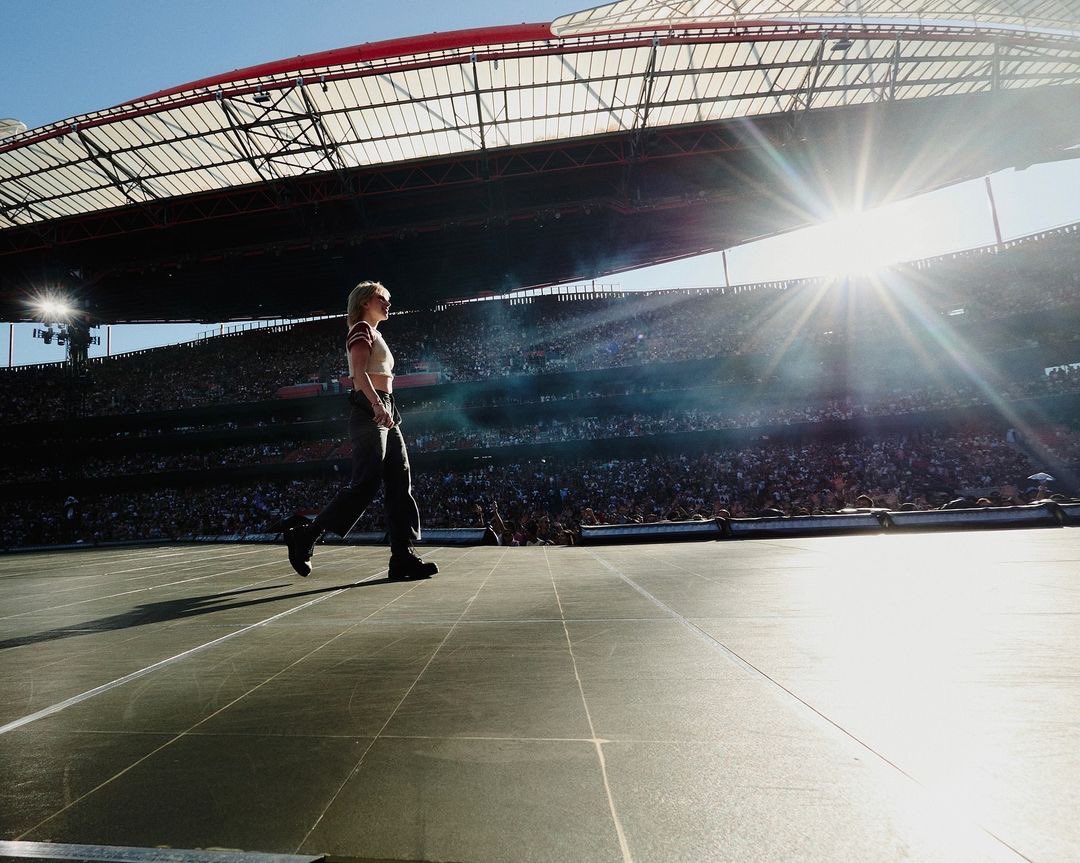 YELYAHPOI's tweet photo. paramore photographed in Lisbon, Portugal on The Eras Tour by Zachary Gray https://t.co/7H0nJhyBmY