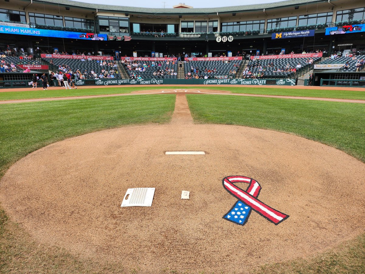 NebraskaLegacy's tweet image. Memorial Day Weekend. Final game of the series. Thanks to all who serve and those who served. #GroundsCrew #LoonsBaseball @greatlakesloons