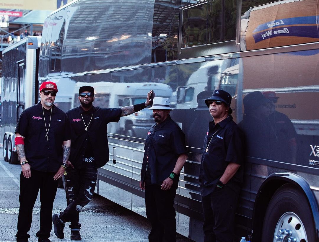 “WE OUTSIDE”💨

💀💀💀💀🏴‍☠️

….where would y’all like to see us perform next?..holla in the comments.🌎

@cypresshill 

📸: @privatefoto 

#CypressHill #DjLORD #Squad #TourLife