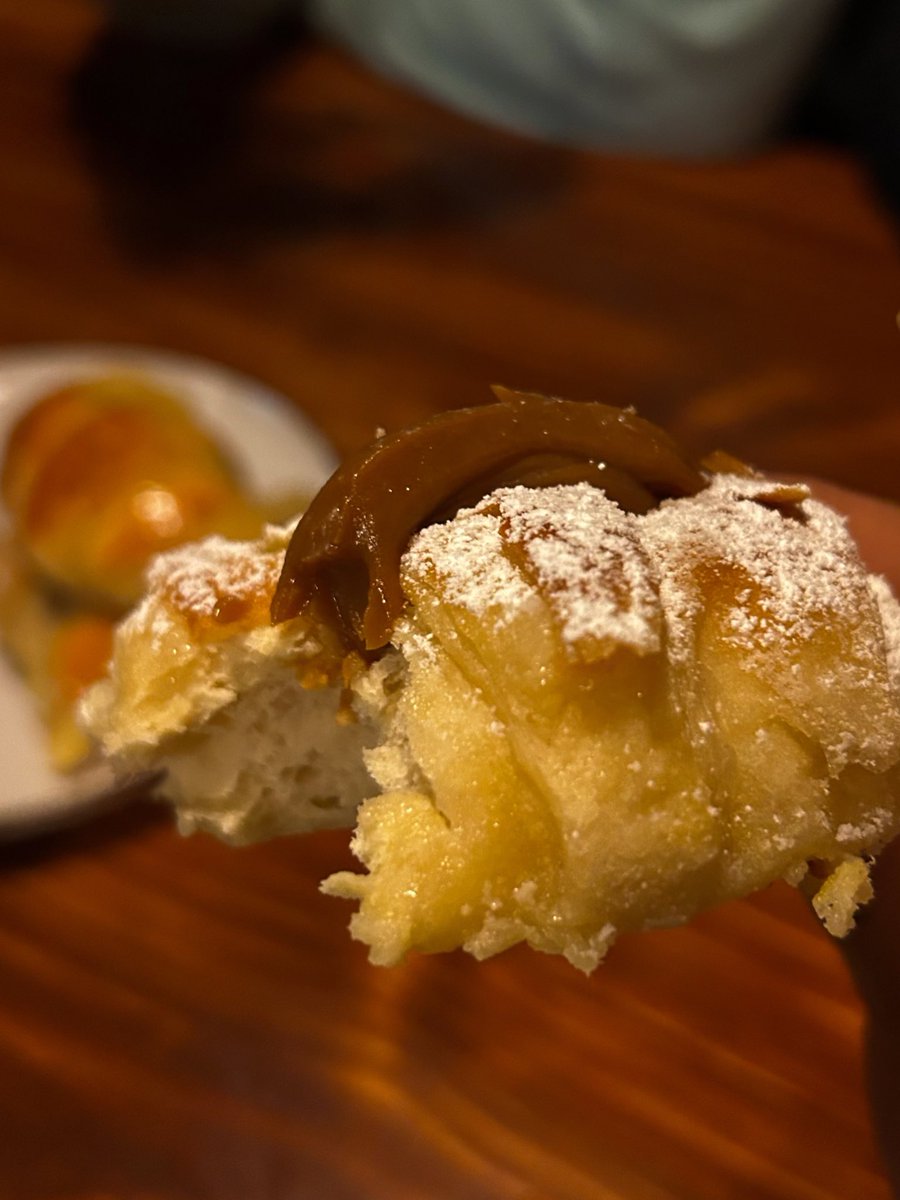 ticnt_'s tweet photo. En San Miguel han abierto un restaurante de facturas argentinas (sí son argentinos) y ala😭

Me gané el sorteo de la docena e igual pedimos más. La pizza salió 14 soles y las empanadas igual a 6 soles.

Café Grosso en ig!!
Av La Marina 2593 https://t.co/9LXQcoOp4D