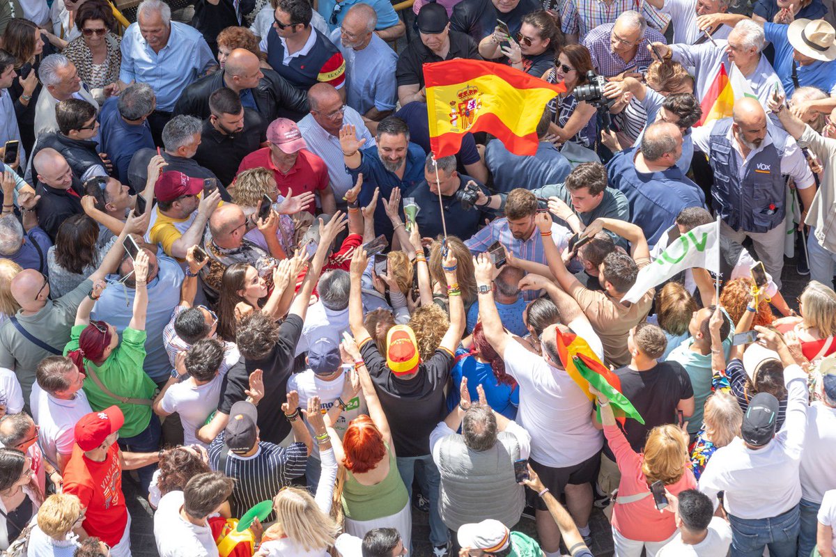Impresionante Valencia 👏👏👏 El 9 de junio toca votar a la única alternativa patriótica frente a la gran coalición PP-PSOE. #NosVanAOír 💪🇪🇸