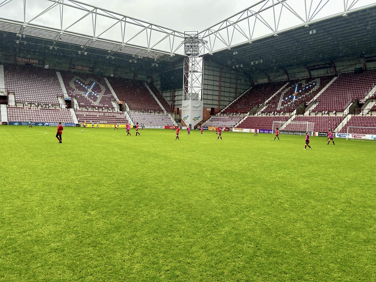 Friday night saw our Play on the Park week continue as our BU8-9s &amp; GU12s took to the field for some bounce games. 

The night was then rounded off as our BU11s faced Aberdeen &amp; our GU14s took on Hamilton Accies🏟️

Tonight our BU14s complete the week as they also take on Accies🇱🇻