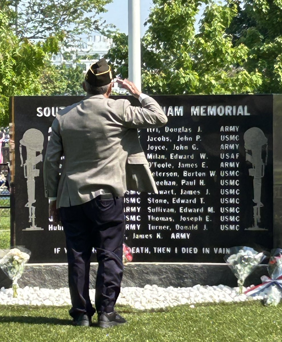EdforBoston's tweet photo. Proud to join Gold Star Families, fellow veterans, elected officials and South Boston neighbors for today’s @FitzyVFW561 Memorial Day ceremony. We will always honor and respect our Gold Star Families and U.S. service members who made the supreme sacrifice for our nation. #bospoli https://t.co/5m760XNxeH
