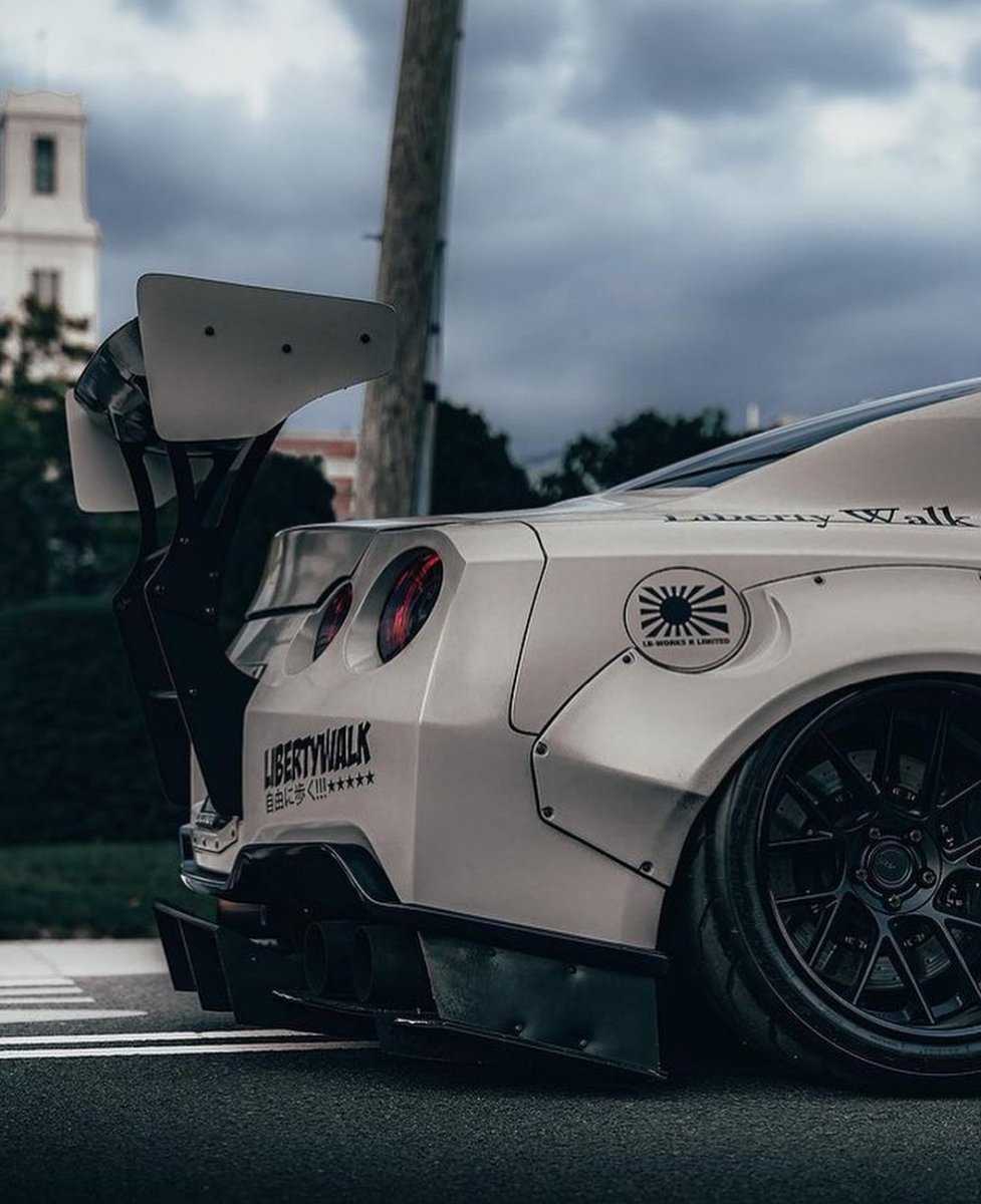 DailyGTRTM's tweet photo. Liberty Walk Nissan GTR-R35 👑 https://t.co/HfngK63EIL