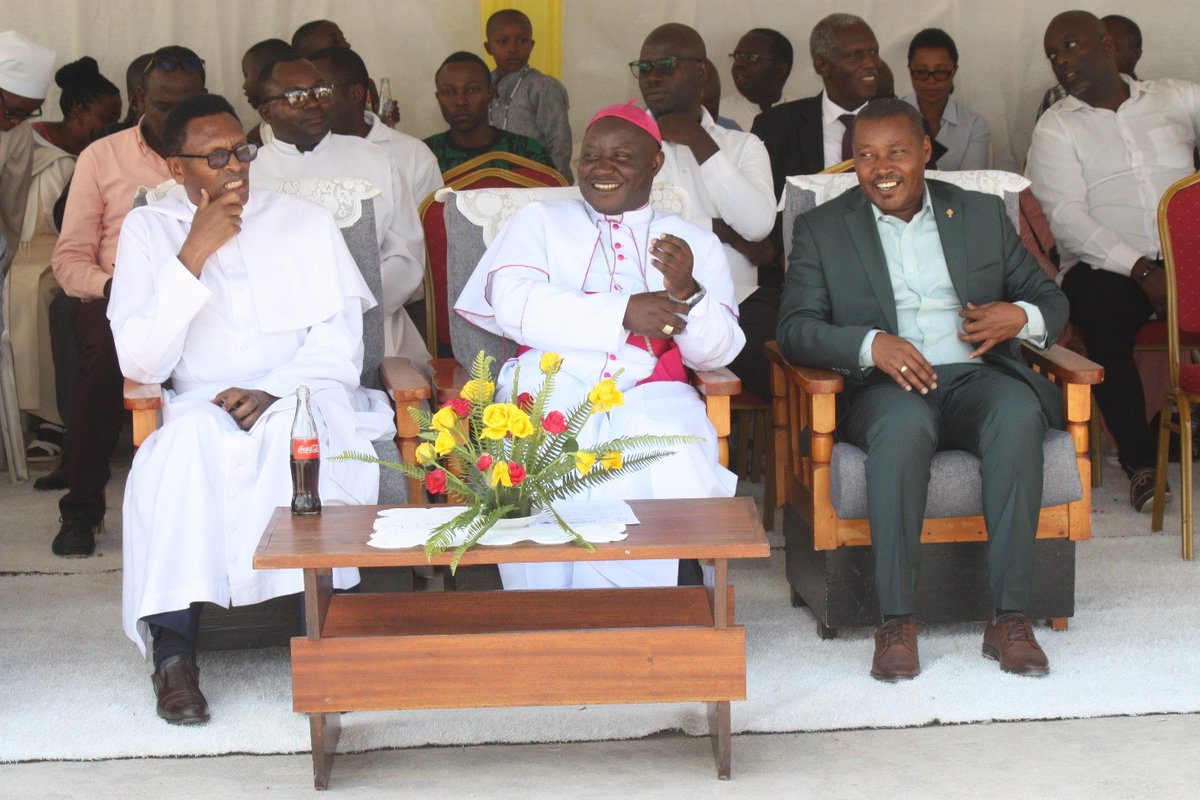 HvpgatagaraInfo's tweet photo. Imyaka 64 irashize HVP Gatagara ishinzwe na Abbe Joseph Adrien FRAIPONT NDAGIJIMANA. Mu rwego rwo kwizihiza uyumunsi abana yareze bifatanije n’abarwayi,abanyeshuri, abakozi, Musenyeri wa kabgayi ,NCPD na REB   kwishimira uyumunsi no kwibuka imyaka 42 Fraipont atabarutse. https://t.co/nt5qCMHGAf