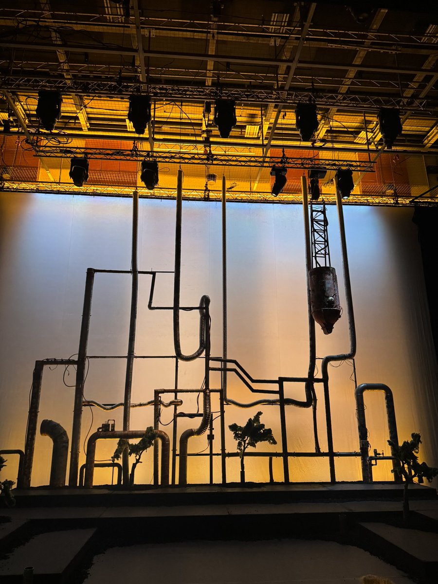 SCA_EA's tweet photo. It was a pleasure to watch past pupil, Hester Jones-Reddy in a @WelshNatOpera production.

As always, Hester, was a true star and I was emotional watching her sing beautifully @theCentre

It was also lovely to see Y10 pupil, Caitlin, on stage too! 👏🏼

I am one proud teacher ✨♥️ https://t.co/hRiVYgEmFC