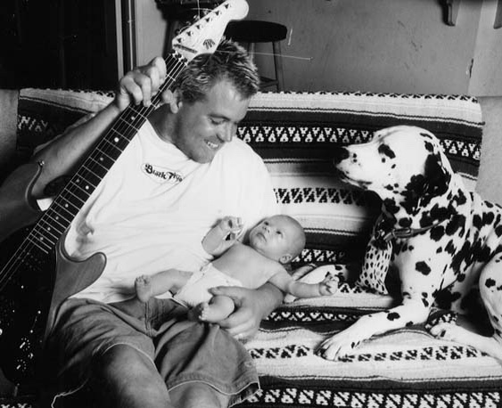 sublime's tweet image. We owe you everything Bradley Nowell. We thank you daily for the music you blessed us with and the moments we shared. You and Lou are smiling down at all of us as your voice again impacts us all with “Feel Like That” playing on speakers worldwide ☀️ 🙏 ❤️