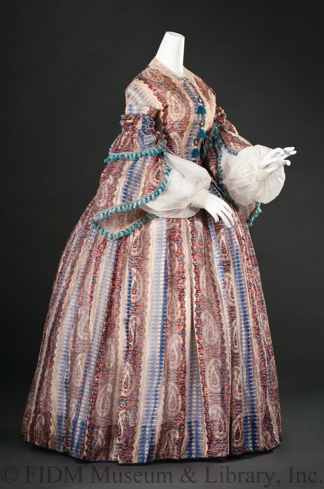 Day dress, 1855. FIDM Museum.