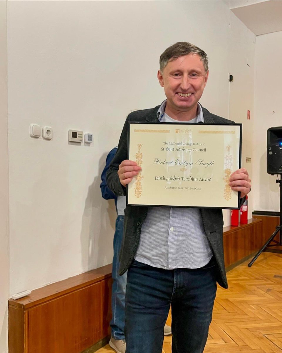 Very pleased to share this photo of @CircleofWine member and sub-editor of the @CircleofWine in-house magazine The Circular, Robert Smyth, receiving The Distinguished Teaching Award at @McDanielCollege Budapest where he teaches Journalism, Editing and Gastro writing.