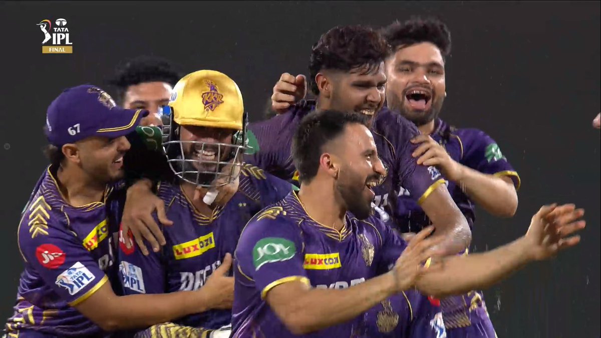 mufaddal_vohra's tweet photo. Narine - 488 runs &amp; 17 wickets.
Salt - 435 runs.
Venkatesh - 367 runs.
Shreyas - 349 runs.
Russell - 222 runs &amp; 16 wickets.
Chakravarthy - 21 wickets.
Harshit Rana - 19 wickets.
Starc - 17 wickets. 
Vaibhav - 11 wickets.

MOST COMPREHENSIVE TEAM PERFORMANCE IN AN IPL SEASON. 🏆 https://t.co/A26E9L6CY8