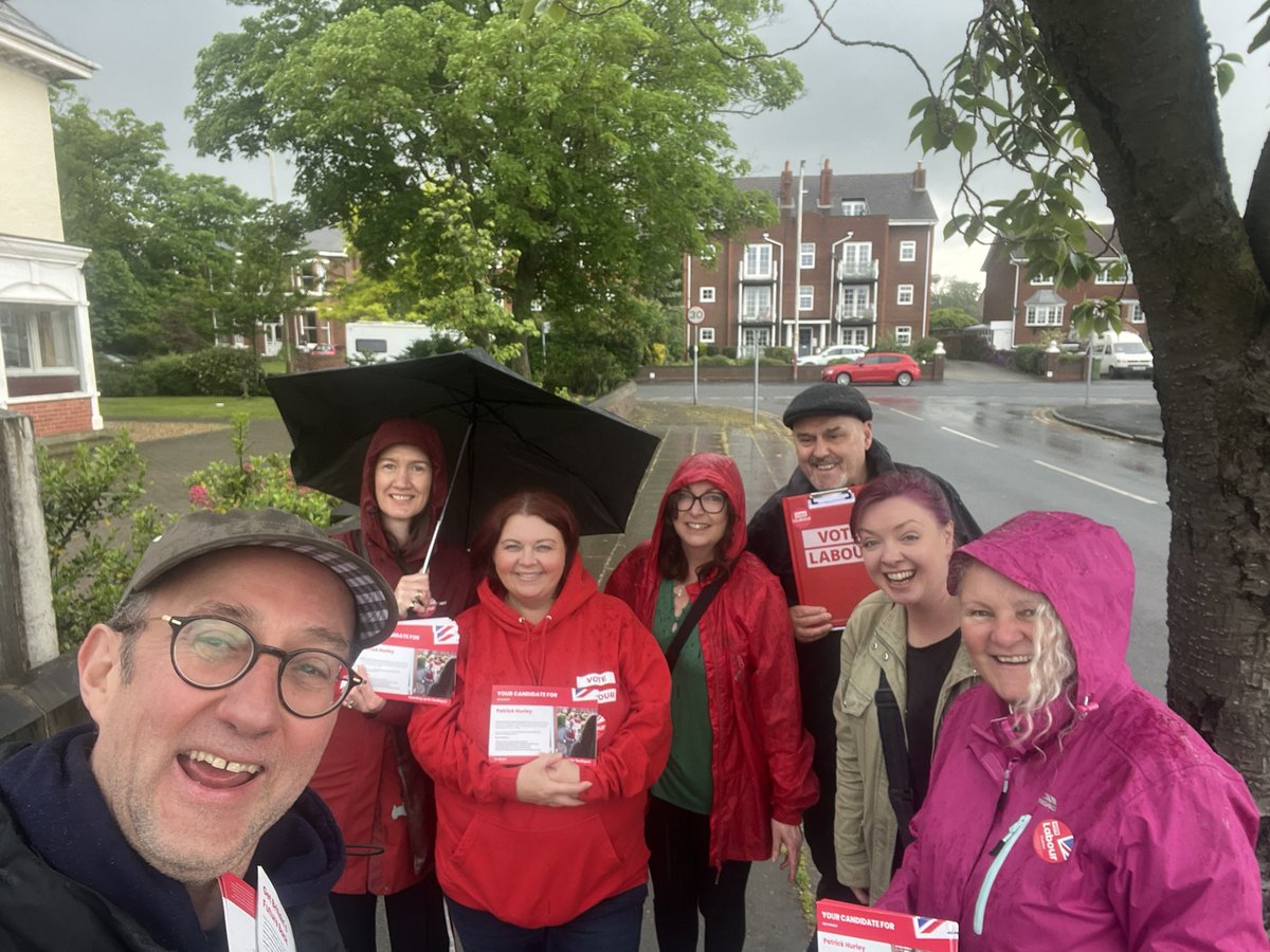 Despite the rain, there was a very warm welcome in the doorsteps in Southport for our @UKLabour candidate @patrick_hurley