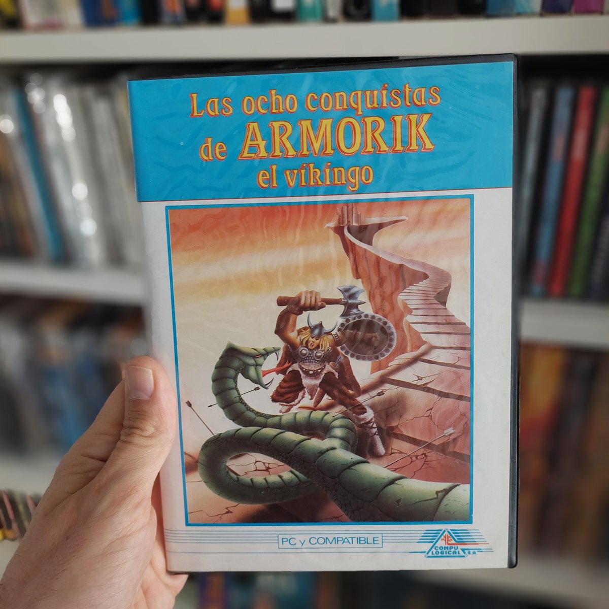 Alasa94's tweet photo. Este Ocho Conquistas de Amorik el Vikingo, que fue publicado por #Infogrames en 1988, cuenta con una clara inspiración en #GhostNGoblins. Fue publicado en España por #Compulogical en una de sus clásicas carpetas de plástico. Exclusivo de #PC.
https://t.co/Ih92E0D2rn https://t.co/3xGBcnEGVB