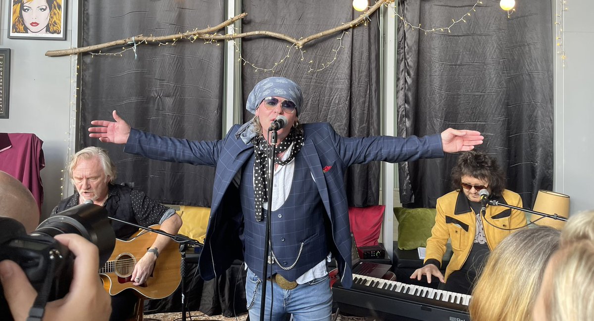 What a great way to spend a sunny Sunday afternoon in London. @SpikeQuireboys acoustic show and listen through of the new @quireboysoffic album - which is sounding fabulous. Interview with Spike, Luke and Nigel going up on the GMS site soon. Yeeehaaaa!