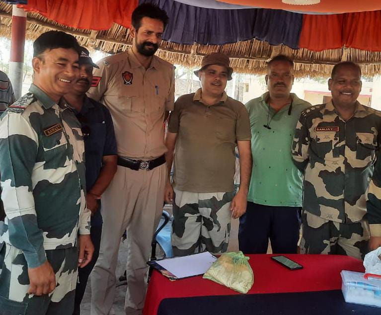 𝐑𝐄𝐂𝐎𝐕𝐄𝐑𝐘 𝐎𝐅 𝐇𝐄𝐑𝐎𝐈𝐍

  On 26th May 2024, based on information by BSF intelligence wing about the presence of heroin consignment in border area of district Tarn Taran, @BSF_Punjab troops in collaboration with @PunjabPoliceInd promptly launched an extensive search