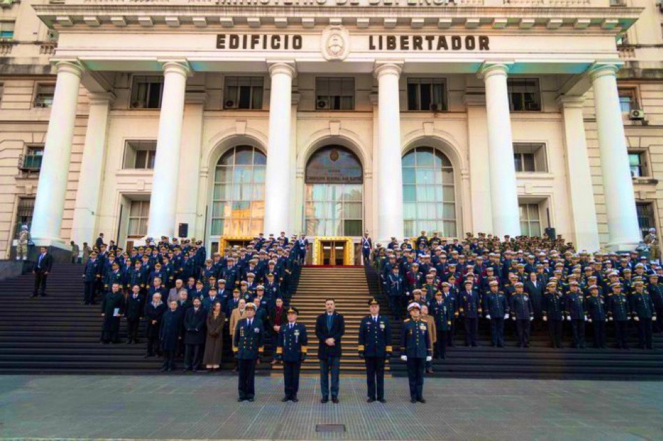 Argentina está volviendo a respetar a LA PATRIA y a las FUERZAS ARMADAS. Que ORGULLO loco, EXACTAMENTE esto vote.