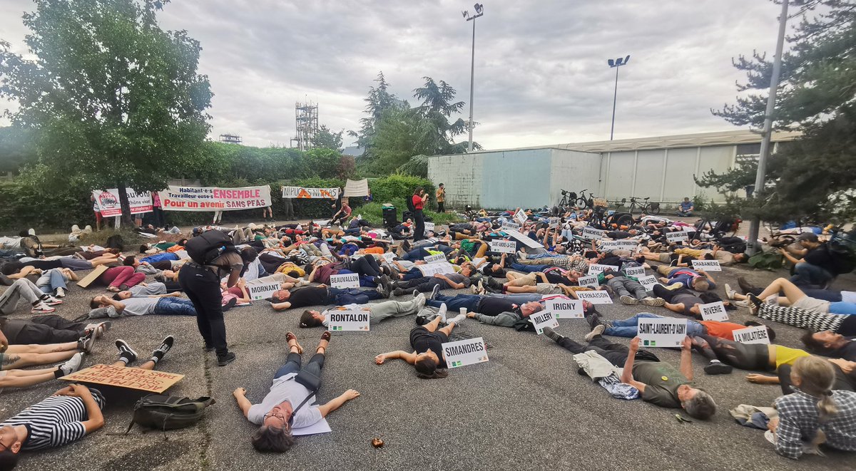 Aujourd'hui on a marché pour en finir avec les PFAS.
La sante environnementale doit être la priorité. 
Nous proposons la création d'un Institut eco-citoyen pour placer le citoyen au cœur de la gouvernance des risques industriels et chroniques.#PFAS @plusjamaisca_69 @NotreAffaire