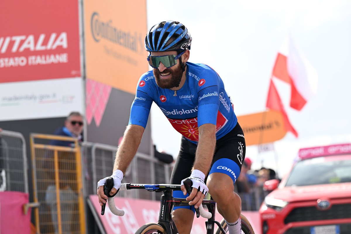 Trois semaines de haut rang pour une 1⃣4⃣e place finale : bravo @simongeschke ! 💪 #GiroDitalia 📸 @GettySport