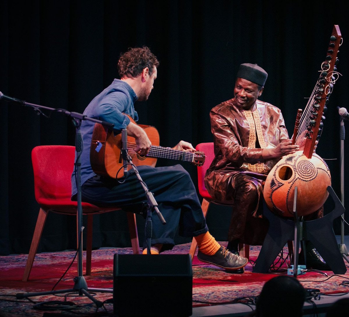 Had an epic conversation with guitarist @derekgripper earlier today-he will be on tour in SA with fine Malian kora virtuoso, Ballaké Sissoko.

I promise to share it with you on @Radio2000_ZA #RhythmAtDawn this coming Friday +new music.
#Africamonth2024.

🙏🏾🎶