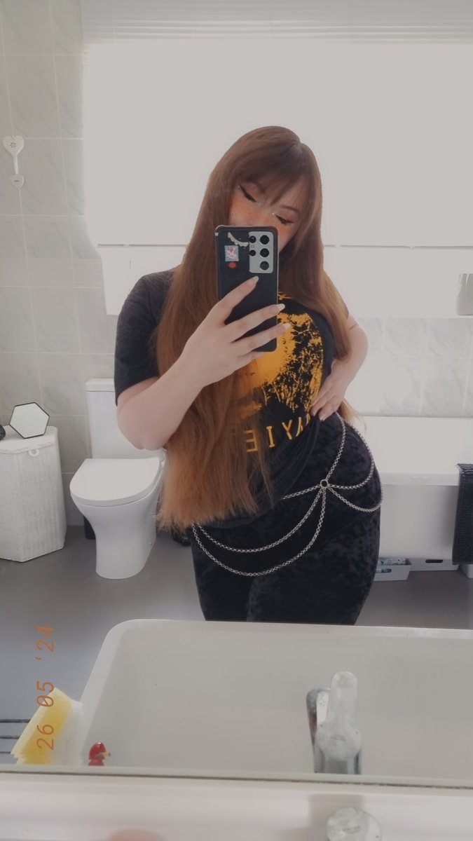 LapinCrafts's tweet photo. SPOONS TIME FOR EARLY BIRTHDAY CELEBRATIONS GAMERS 💖😎 (my tshirt is a screaming possum and I feel it completes the vibe) https://t.co/wiS45Bx7z7