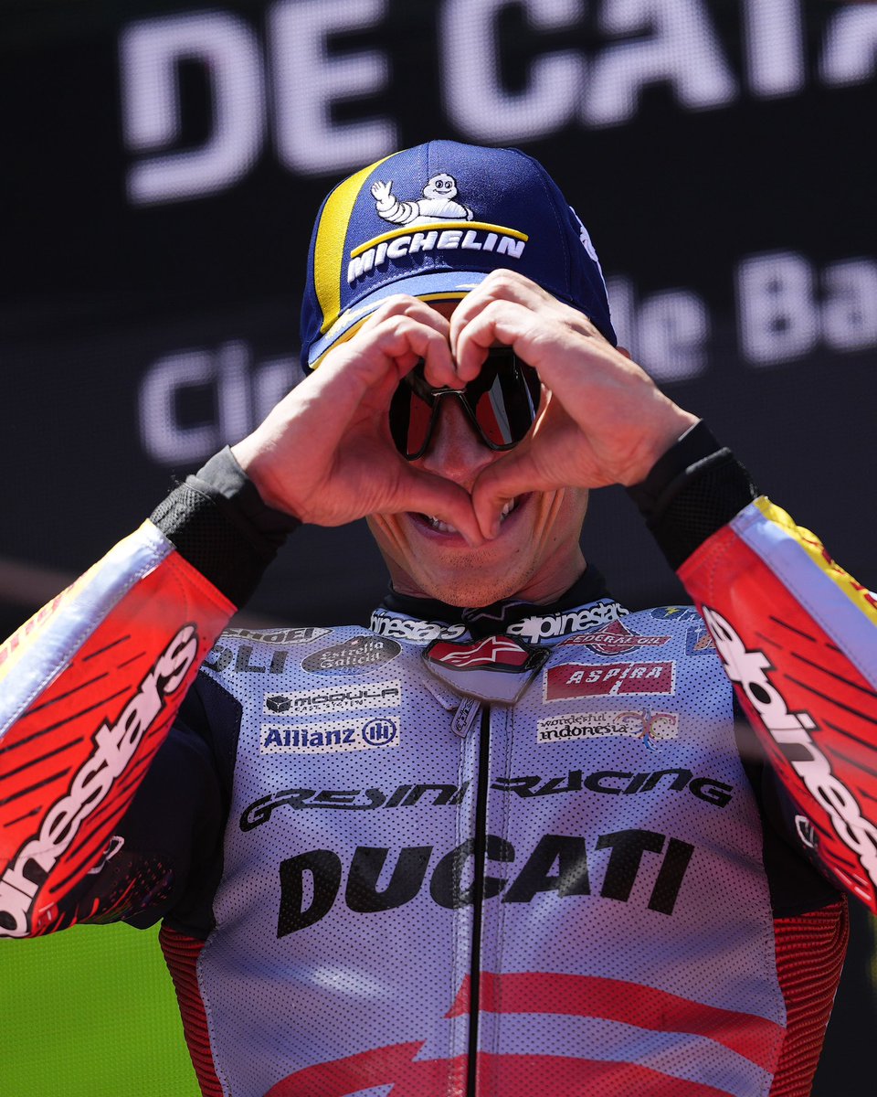 Fin de semana increible!! Otra remontada, de P.14 a P.3, esta cocida a fuego lento y siendo pacientes. Gracias a todos por vivir el #CatalanGP al máximo 🔥

Insane weekend! Another comeback, from P.14 to P.3, this one simmering and being patient. Thanks to everyone! 🔥

#MM93