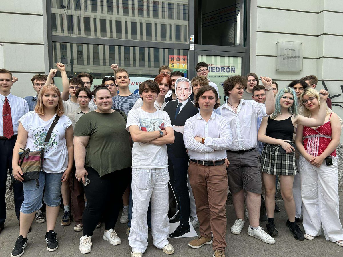 Wczoraj, 25 maja, wzięliśmy udział w warszawskiej integracji młodzieżówek lewicy. Wspólnie z Młodą Lewicą, Federacją Młodych Socjaldemokratów i Młodymi Socjalistami PPS mogliśmy lepiej się poznać, wymienić rozległymi doświadczeniami i zacieśnić więzi
(1/2)