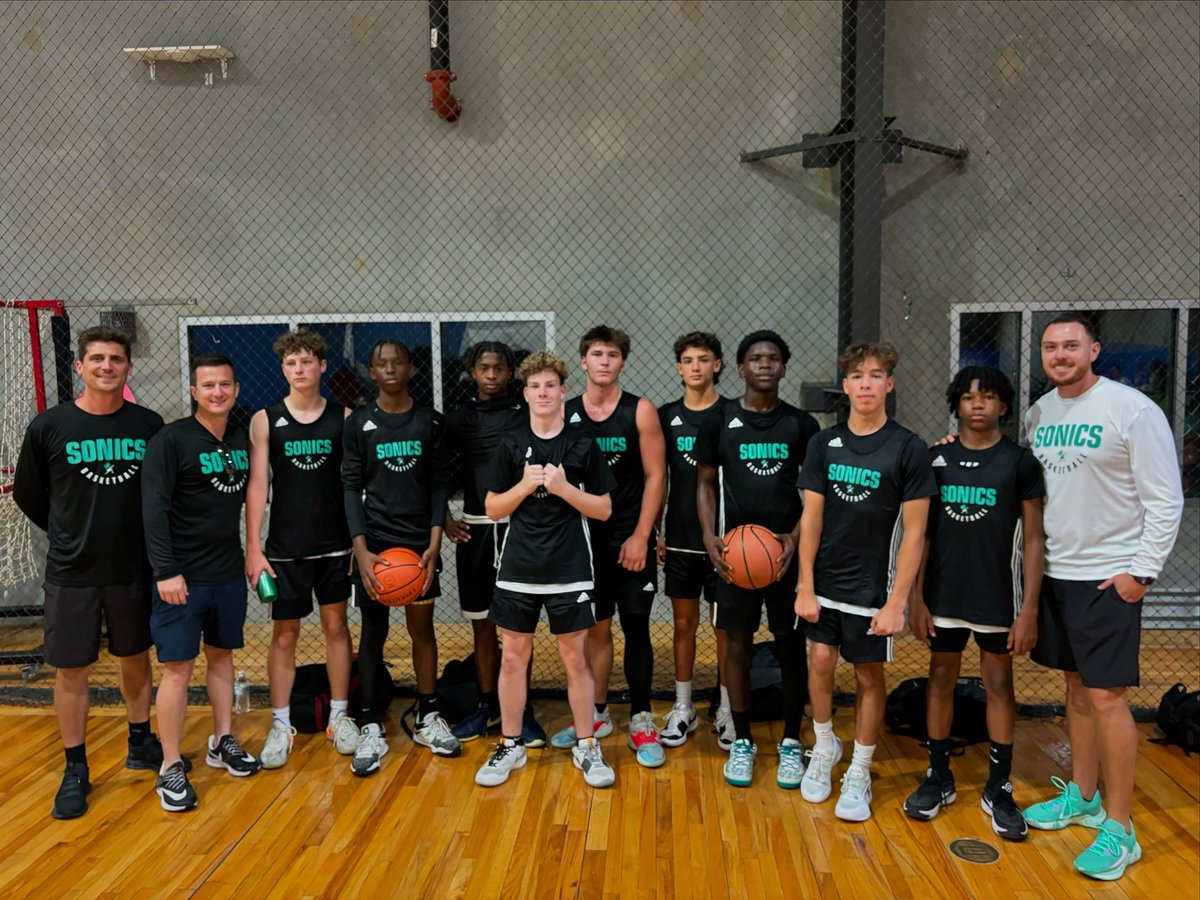 sfsonics's tweet image. South Florida Sonics 15u with a clutch 43-38 W at @ontheradarhoops Florida Memorial Day Classic #SonicGang // #BounceBack