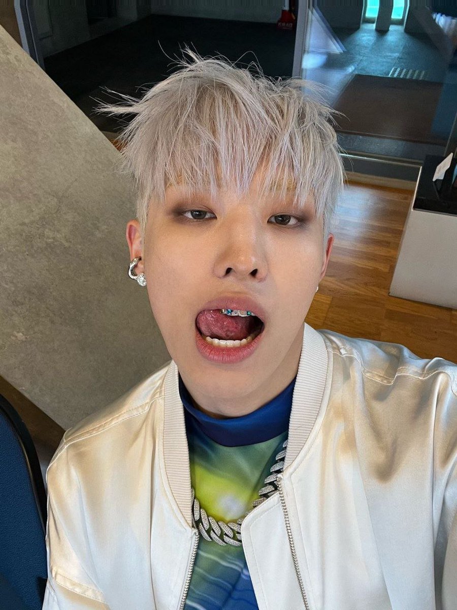 beasthekiha's tweet photo. +(๐) ๐ฏ๐ฆ๐ธ ๐ฎ๐ฉ๐๐๐ญ๐ ๐๐ซ๐จ๐ฆ ๐๐ก๐ข๐ค,
bem bรกsico pra dar rolรช na quermesse, graรงas a deusa ๐ค tambรฉm comprei enfeite pro dente #BYLGRAM https://t.co/n3Ln6yyH4W