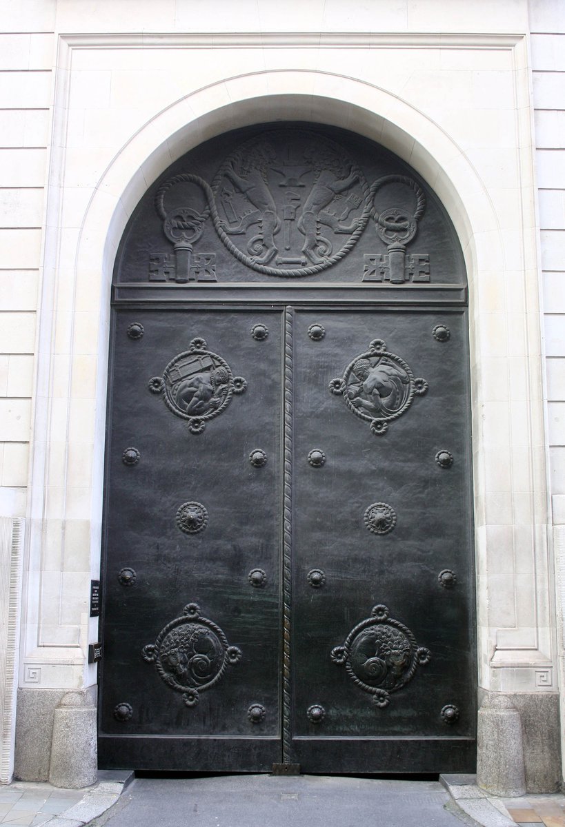 London. Bank of England. One of the very large and substantial iron doors on Princes Street. Photo: 30.03.2023. #London #bank #banking #door