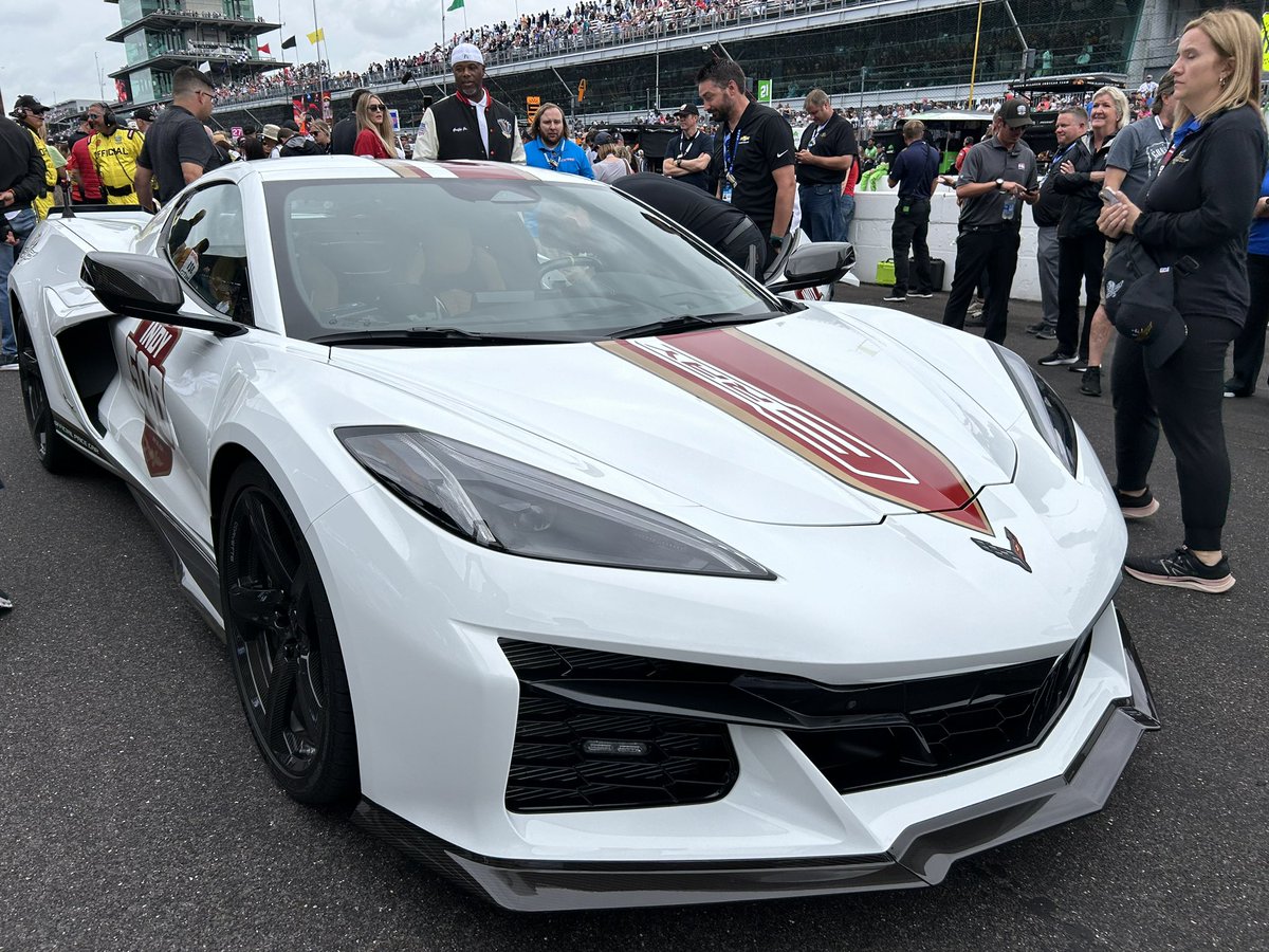 CampbellJim's tweet photo. Ken Griffey, Jr., honorary pace car driver with Corvette E-Ray at Indianapolis Motor Speedway prior to Indy 500 / @TeamChevy @IMS https://t.co/uWwkCdoYx6
