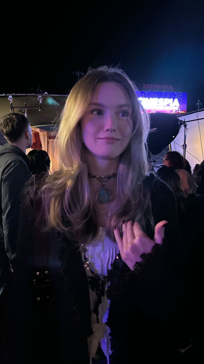 Chloe Rose Robertson Brasil tweet media