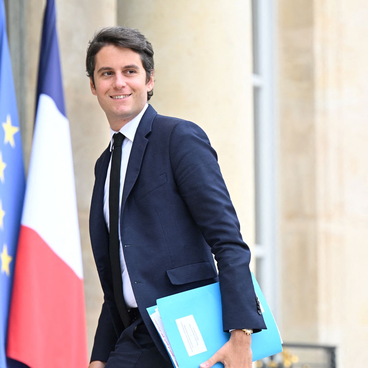 Flootoutcourt's tweet photo. Thread des différentes expériences professionnelles de Gabriel Attal avant d'être ministre et millionnaire : https://t.co/RRV6272lrW