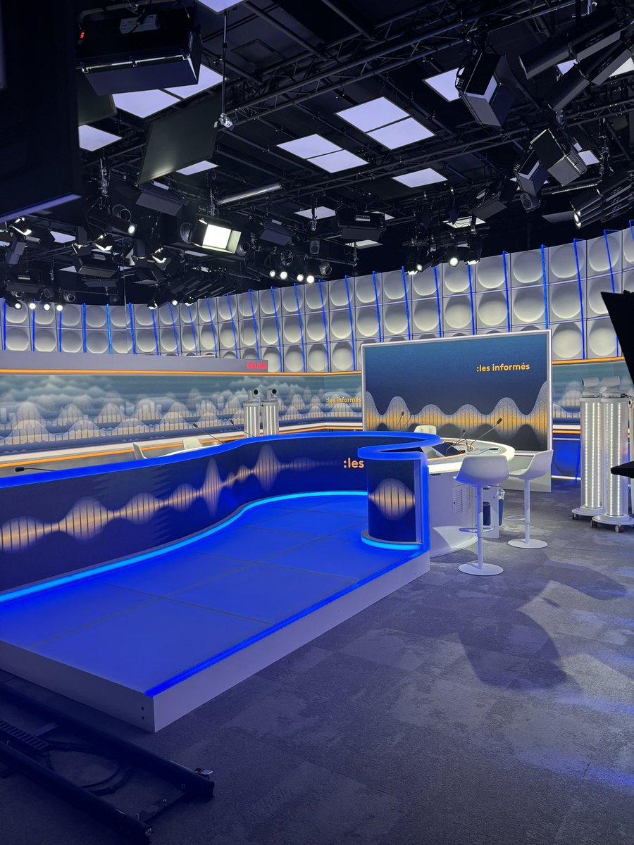 emiliezap's tweet image. En place ! #lesinformés