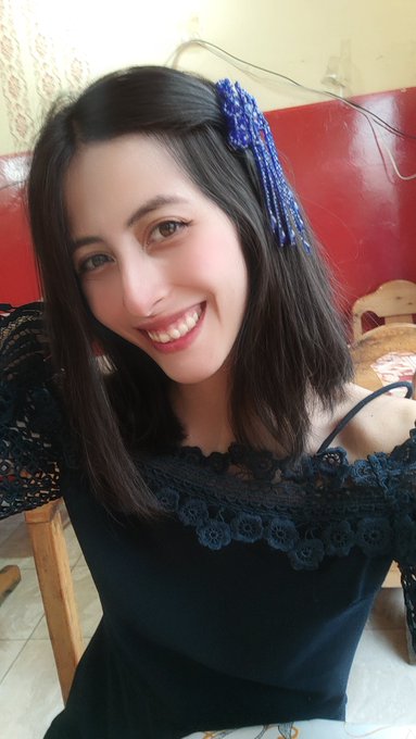 Les gusta el adorno de mi cabello... Ay&uacute;dame con un RT https://t.co/SdOySenATa<a href="/tag/nuevafotodeperfil"class="tags"><span>#nuevafotodeperfil</span></a>