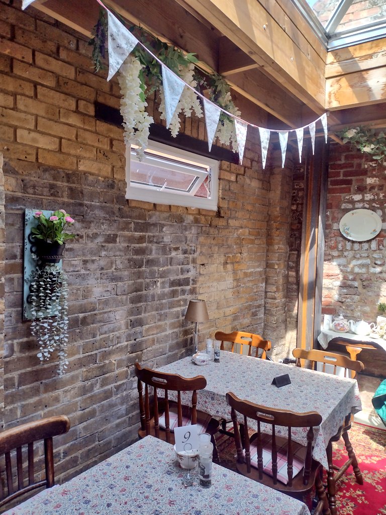 Chandeliers, tasselled lampshades and bunting: Little Harriettes of #Deal has everything you want from a quintessentially British tearoom 

#Kent #VisitKent