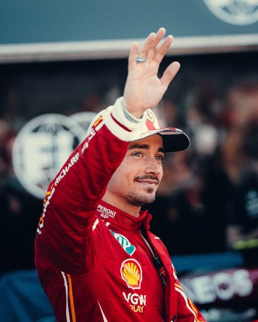 🇲🇨🏎️ ALERTE INFO | Charles Leclerc remporte le Grand Prix de #MonacoGP pour la première fois. Le classement : 1. Charles Leclerc (Ferrari) 2. Oscar Piastri (McLaren) 3. Carlos Sainz Jr (Ferrari) 4. Lando Norris (McLaren) 5. George Russell (Mercedes) 6. Max Verstappen (Red