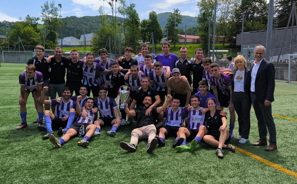 Mondraberri's tweet photo. Gipuzkoako finala ere irabazi du Mondrak, Vasconiaren aurka: https://t.co/oqgLUL2RS0 #GipuzkoakoTxapelduna #GorengoMaila @MondragonCF #Arrasate #Zorionak! https://t.co/Y3CBCtB3yf
