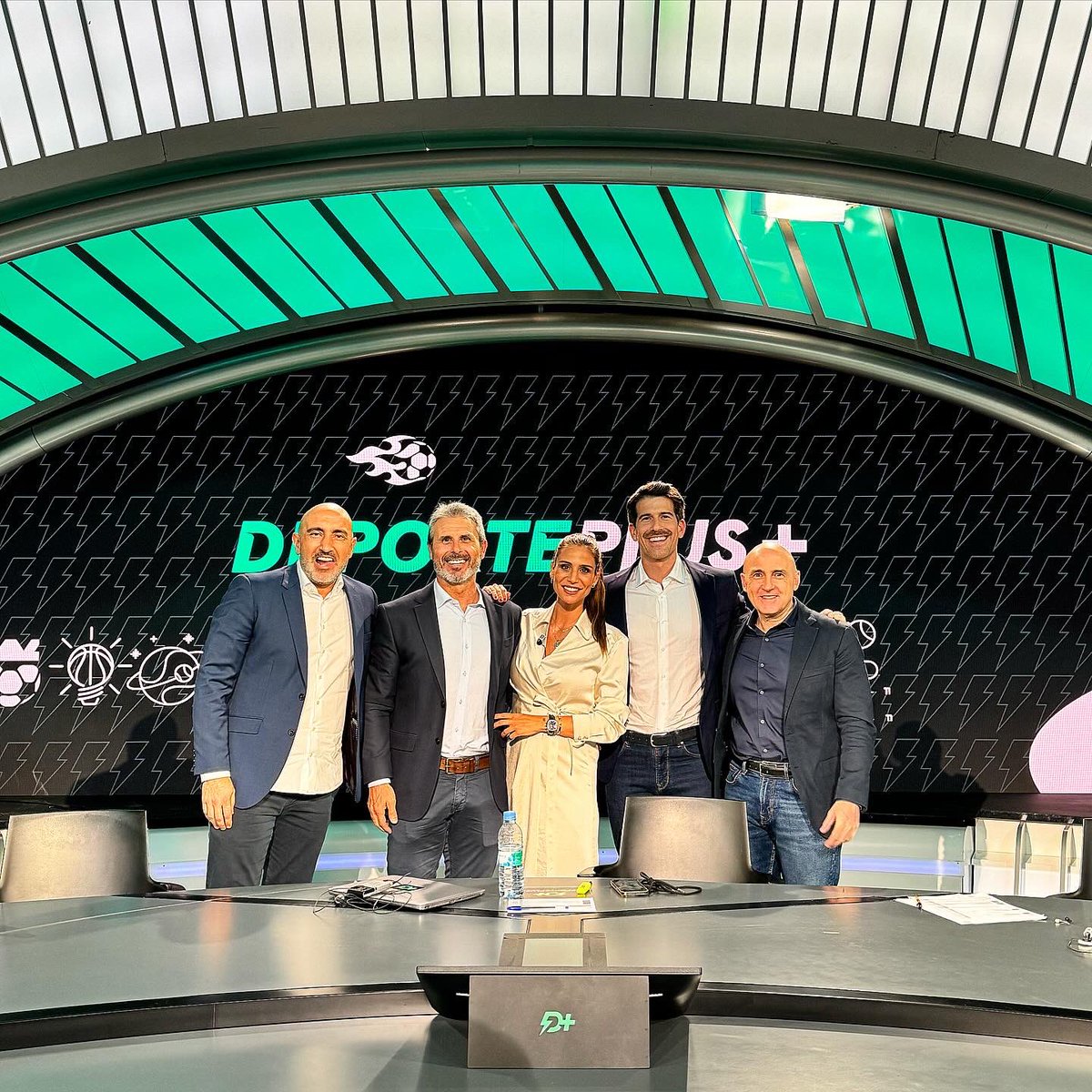 iaguirregabiria's tweet image. Hemos disfrutado mucho los sábados de #DeportePlus. Equipazo, delante y detrás de las cámaras, para hacer cada semana un PROGRAMÓN.