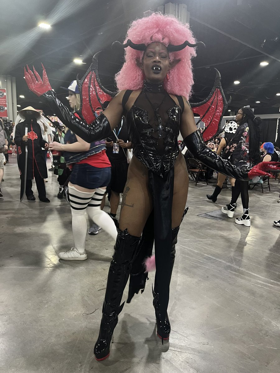 brattie_boi27's tweet photo. I saw such a gorgeous cosplayer yesterday https://t.co/Mc0iCsXZCp