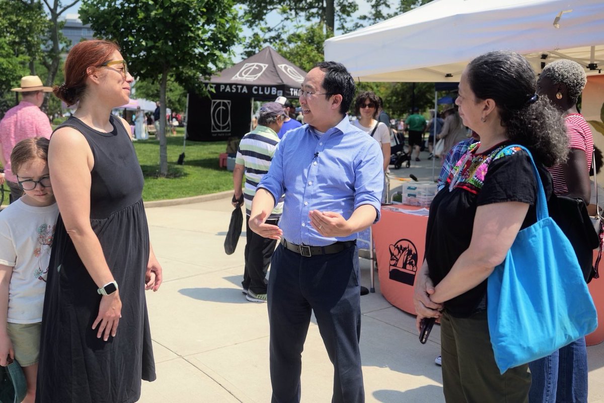 AndyKimNJ's tweet photo. The Riverview Farmers Market in Jersey City was a ton of fun today. Was great to see the community enjoying this beautiful weather and supporting Jersey businesses. And it’s incredible that the @JCHeightsMarket prioritizes accessibility for SNAP and WIC benefits. Council President Joyce Watterman and I got to hear about the important work they are doing to help address food insecurity and support those in need. Amazing work.