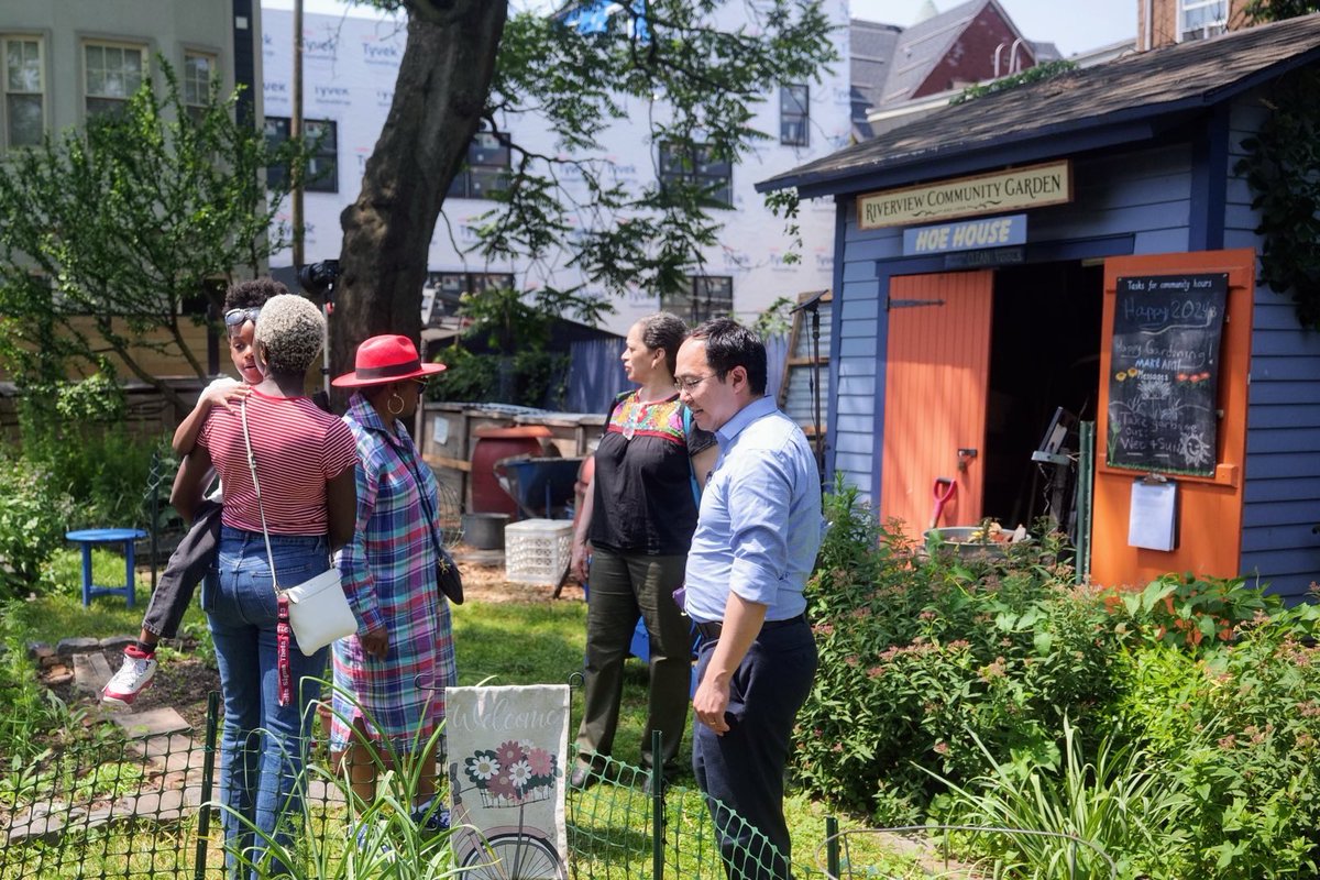 The Riverview Farmers Market in Jersey City was a ton of fun today. Was great to see the community enjoying this beautiful weather and supporting Jersey businesses. And it’s incredible that the <a href="/JCHeightsMarket/">RiverviewFarmersMrkt</a> prioritizes accessibility for SNAP and WIC benefits. Council