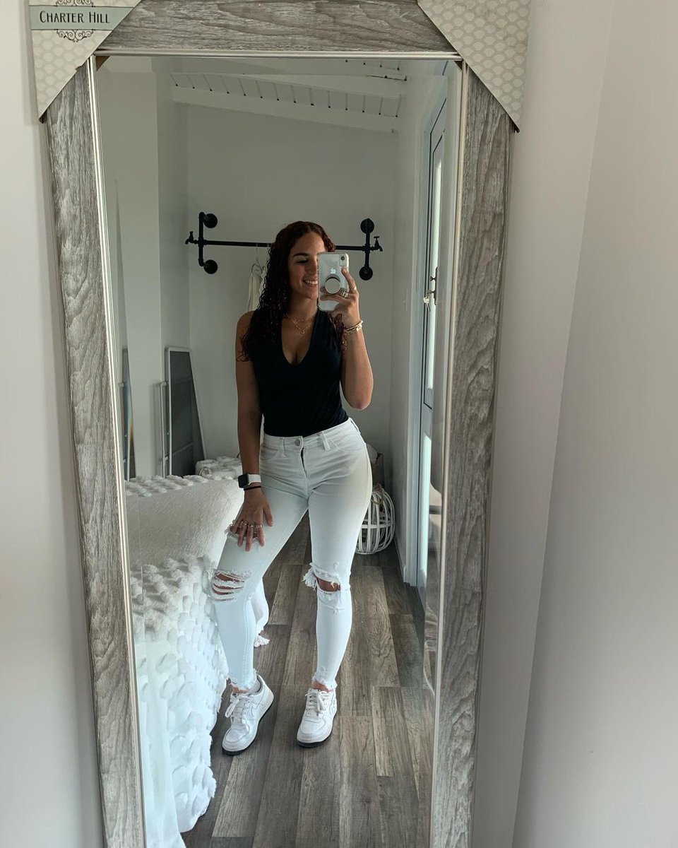 Dm for business Deal 📊📈