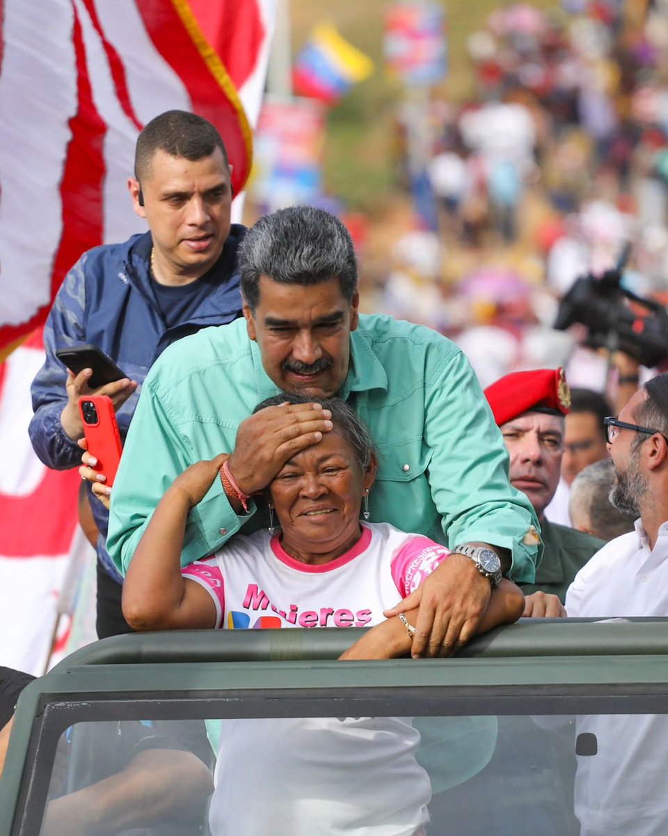 ¡Con Nicolás abrazamos la esperanza y prosperidad!🫂⭐

Nuestro candidato de la paz y el amor, la voz del pueblo.  Por nuestras familias y el amor de cada venezolano que le guarda a la patria, conduciremos a una nueva y contundente victoria a nuestro presidente <a href="/NicolasMaduro/">Nicolás Maduro</a> 💪🏼