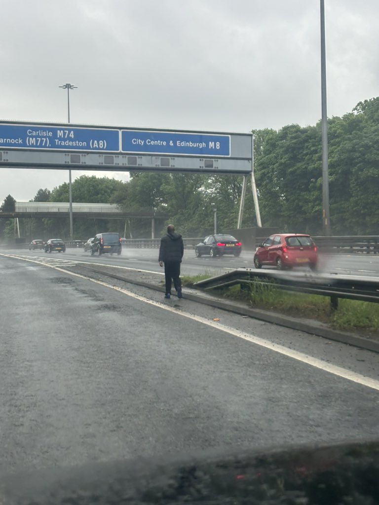 Bigbillyboy77's tweet photo. Guy walking on the M8 #takingachance #wrongturn #sendhelp #roadtonowhere. https://t.co/yeBLDet3Sz