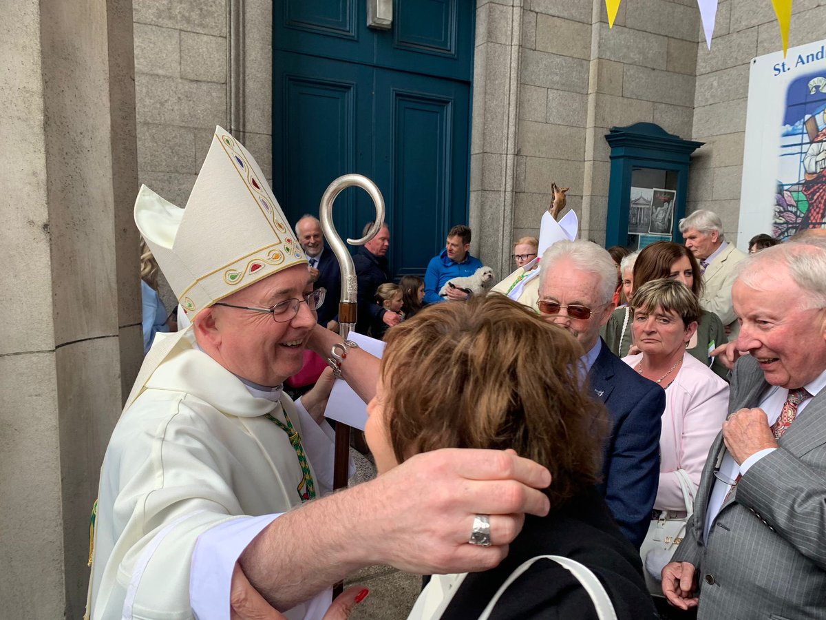 Pictures following the beautiful #TrinitySunday Episcopal Ordination Mass today in Saint Andrew’s Church, Westland Row, <a href="/dublindiocese/">Archdiocese of Dublin</a>, as the congregation welcome the two new auxiliary bishops: <a href="/Bishop_Dempsey/">Bishop Paul Dempsey</a> and Bishop Donal Roche #AdMultosAnnos