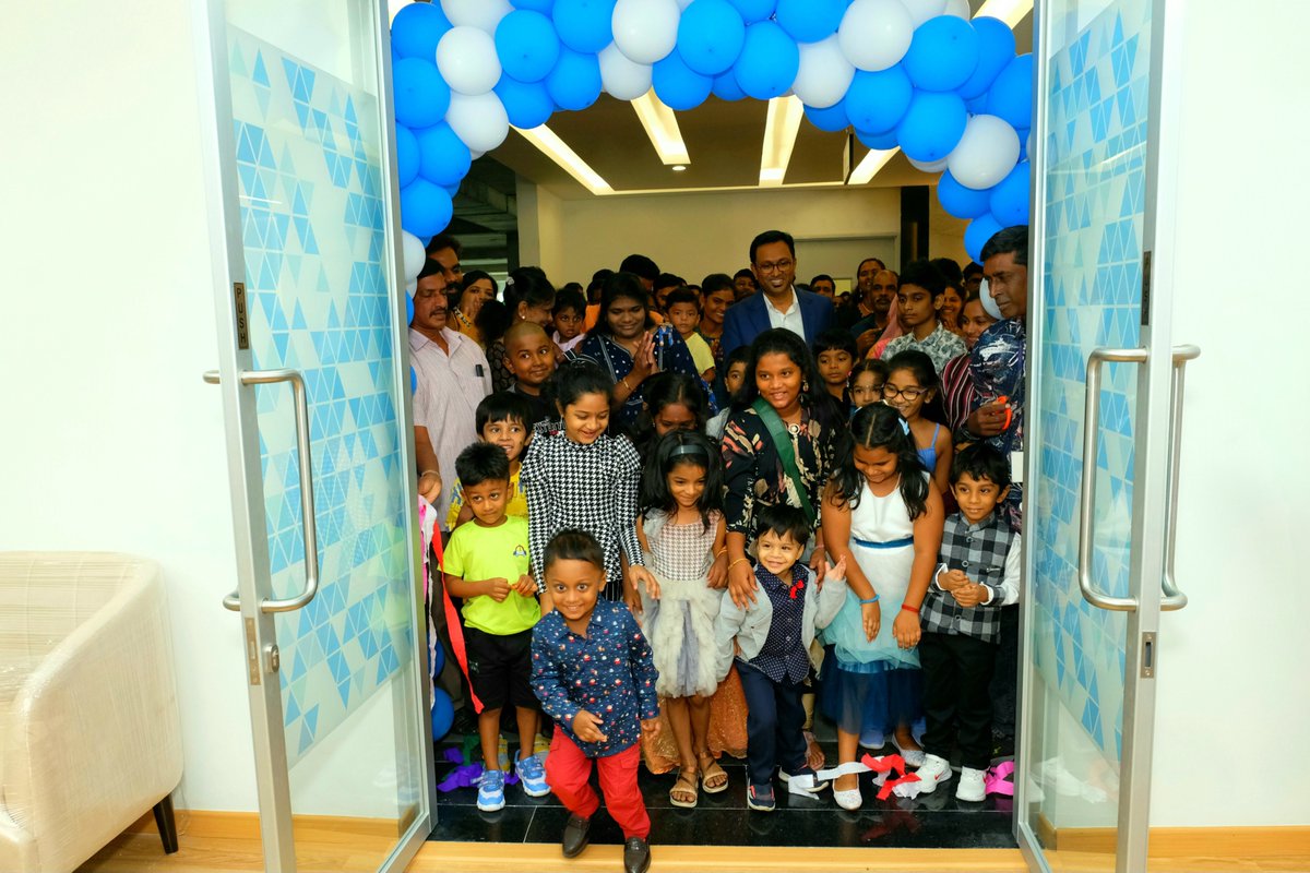 TPFSoftware's tweet photo. @TPFSoftware inaugurated new office at @Featherlitein The Address. #TSIans along with #Families toured the vibrant space and enjoyed the celebration. Join us as we #MoveForwardTogether in this voyage filled with dedication, surprises, and hard work 💪🏼
#LifeatTSI #TPFSoftware #TSI https://t.co/vWU0TOIwhH