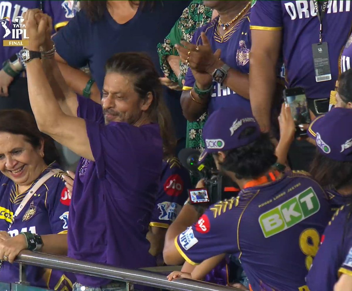 iamrv___'s tweet photo. Congratulations King Khan 💜🏆🫶
Congratulations KKR💥
#iplcricket #Shahrukhkhan
@iamsrk @KKRiders https://t.co/HBS2V8KSq1