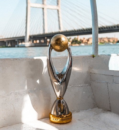 يا كاتب التاريخ. ايه قصة السمراء. كم نجمة للابطال في فانلة الحمراء ❤️