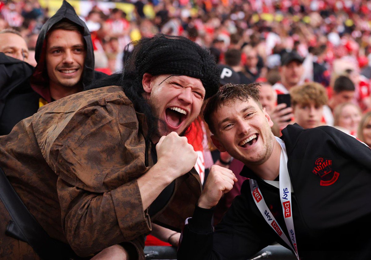 Looks like Arsenal goalkeeper Aaron Ramsdale enjoyed that 😂

He went to support former teammate David Brooks ❤️🤍

#SaintsFC #AFC